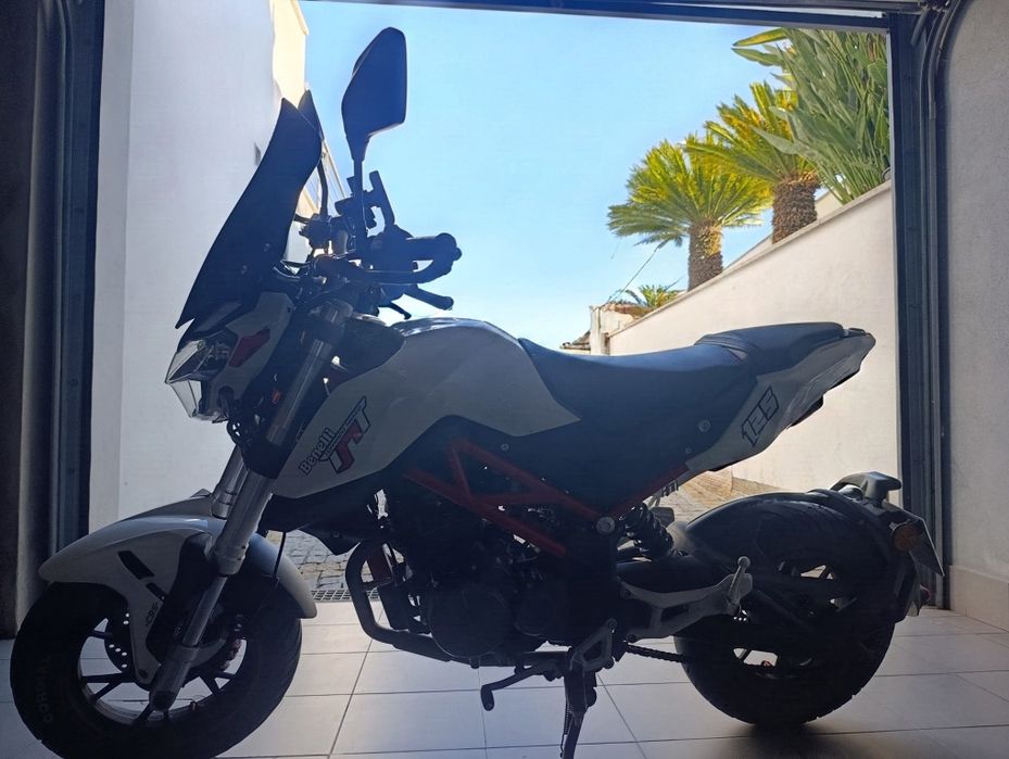 Benelli tnt 125 com extras