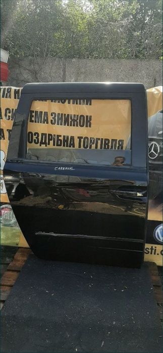 Дверка двері дверь задня права Kia Carnival 2