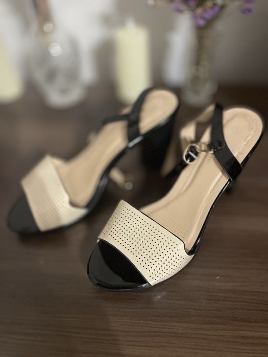 Жіночі босоніжки