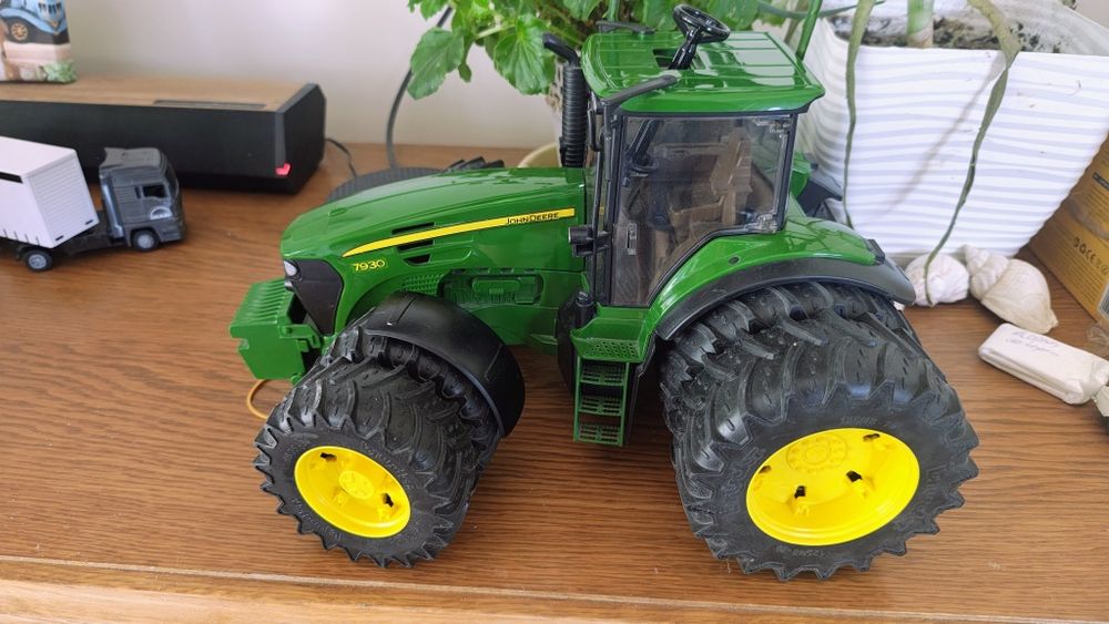 Bruder traktor john deere