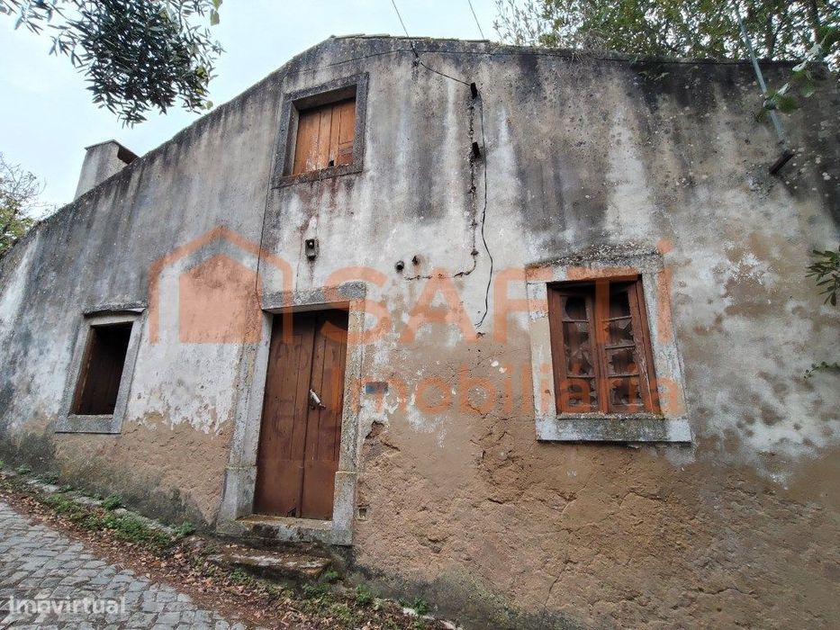 Casinha De Campo Com 116 Mt2 Para Reconstruir, Com 5000Mt2 De Terre... — Ansião, Leiria