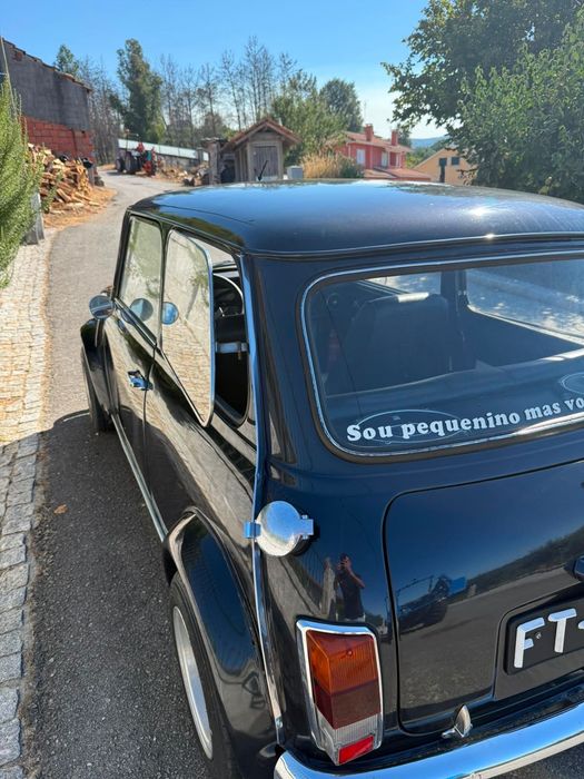 Carro clássico Mini 1000