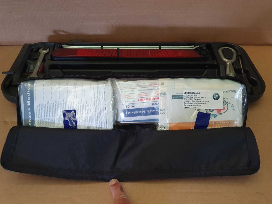 KIT  FERRAMENTA E TRIANGULO BMW E60 E61 520,525,530 ANO 2004 A 2009