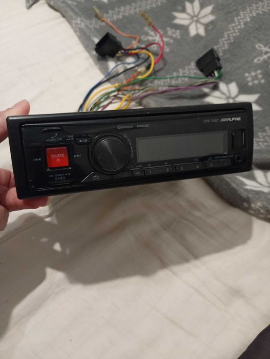 Radio samochodowe Alpine UTE-72BT + kostka