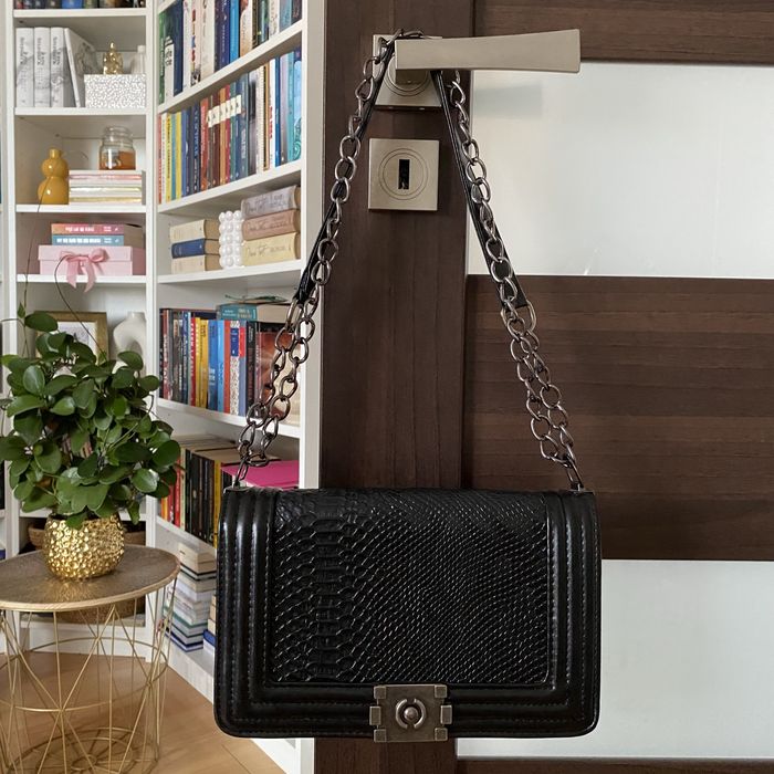 Elegancka damska torebka czarna skóra węża pojemna