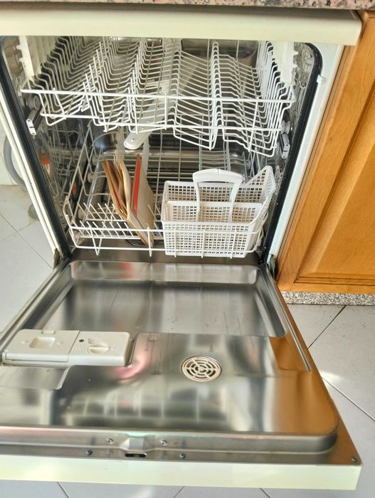 Máquina de lavar louça pouco usada