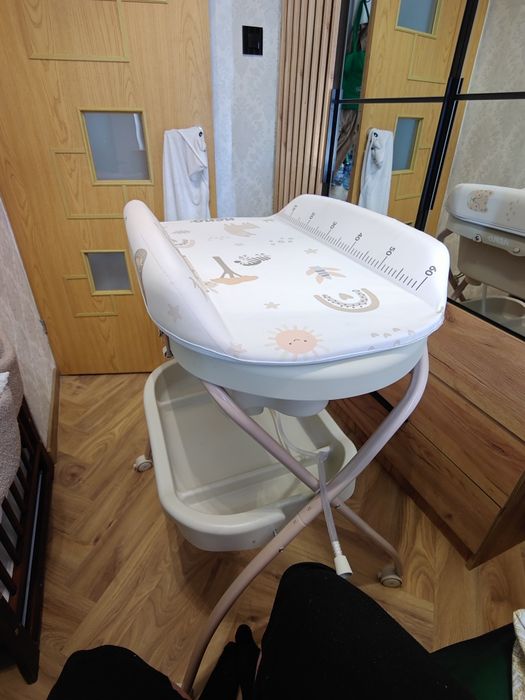 Neno Breza – wanienka ze stelażem i przewijakiem dla dzieci