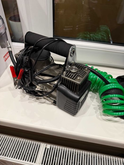 Автомобільний компресор URAGAN 90140 12V 40 л/хв на клеми АКБ насос для шин Б/У