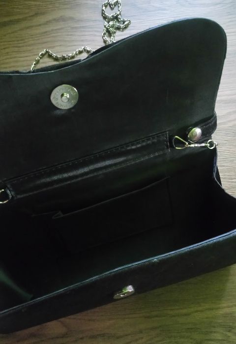 Czarna torebka - kopertówka