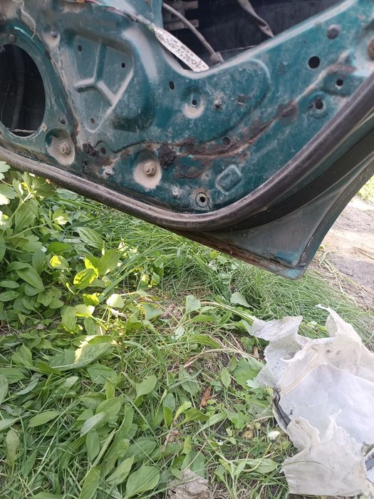 Двері Mazda 323 BA