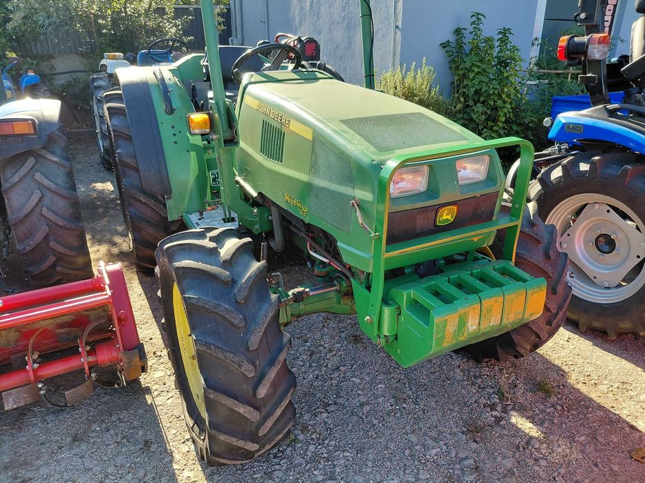 Trator JOHN DEERE