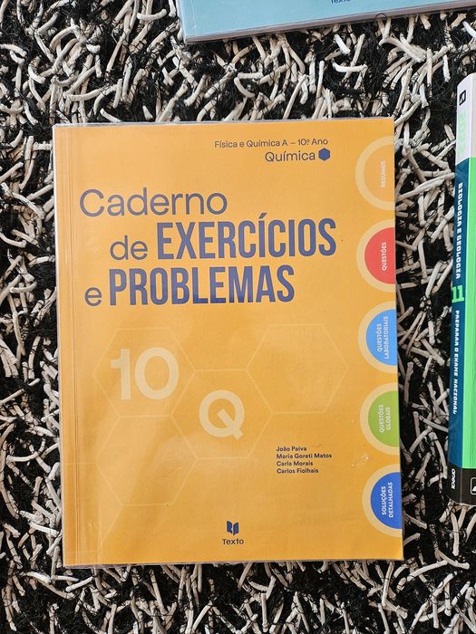 Livros de exames/exercícios de Física e Química A