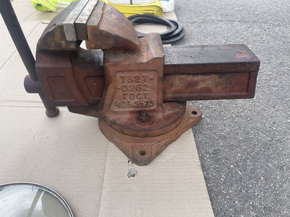 Лещата ( тиски ) !