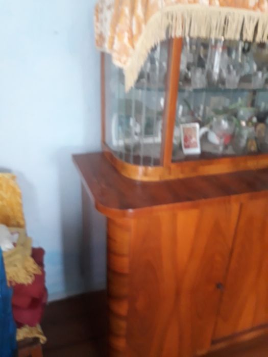 Сервант в доброму стані,антикваріат