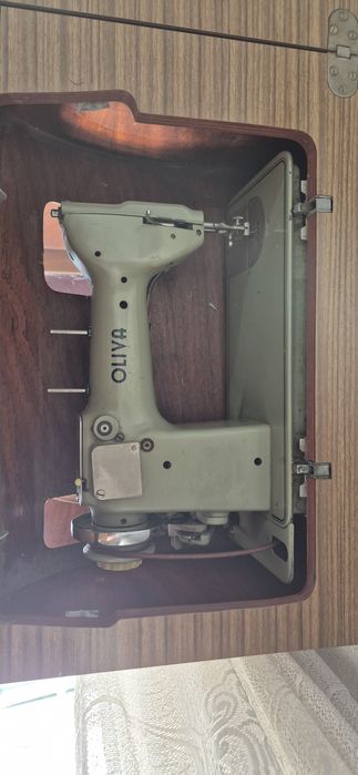 Maquina costura oliva