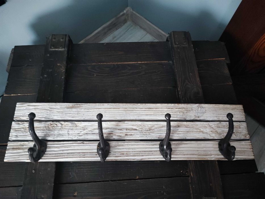 Drewniany wieszak styl prowansalski sielskie wiejskie klimaty