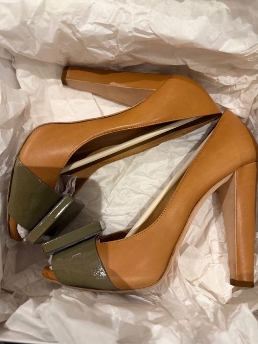 Sapatos Peep Toe Pierre Hardy Pele Camelo/Verde 37 (Com Fivela Geométrica)