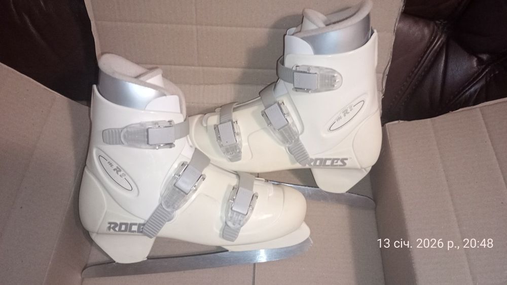 Roces R 2 фігурні жіночі коньки виробництва Італія 24,5 см