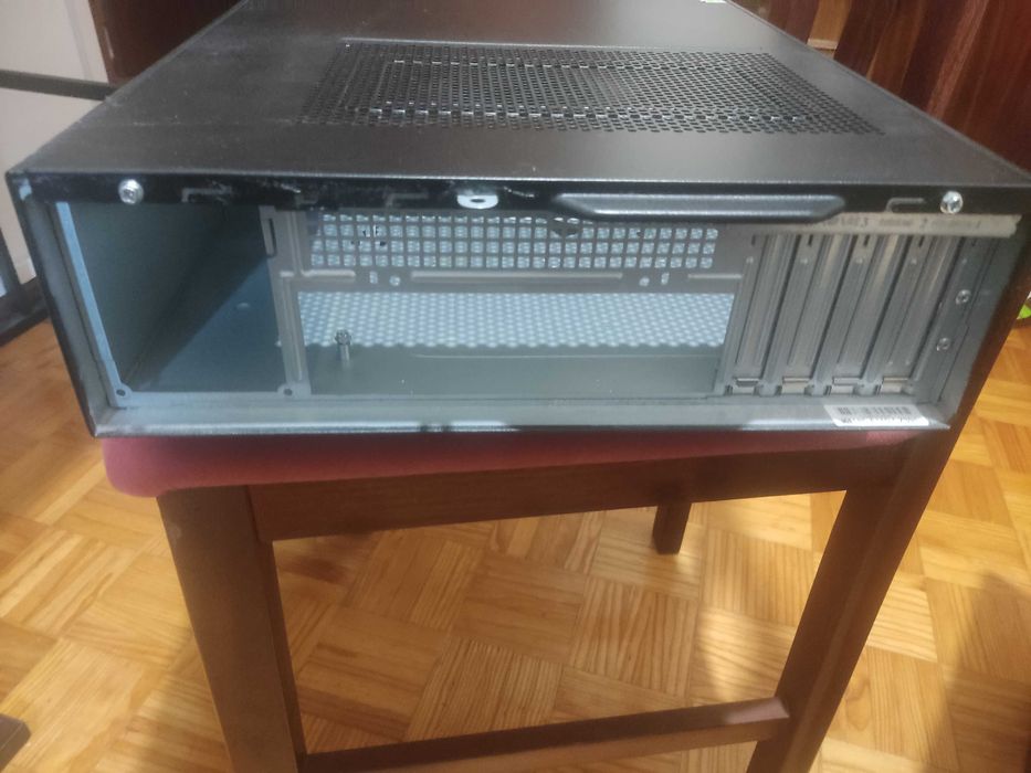 Caixa Fujitsu SFF (Small Form Factor)64585822408451121