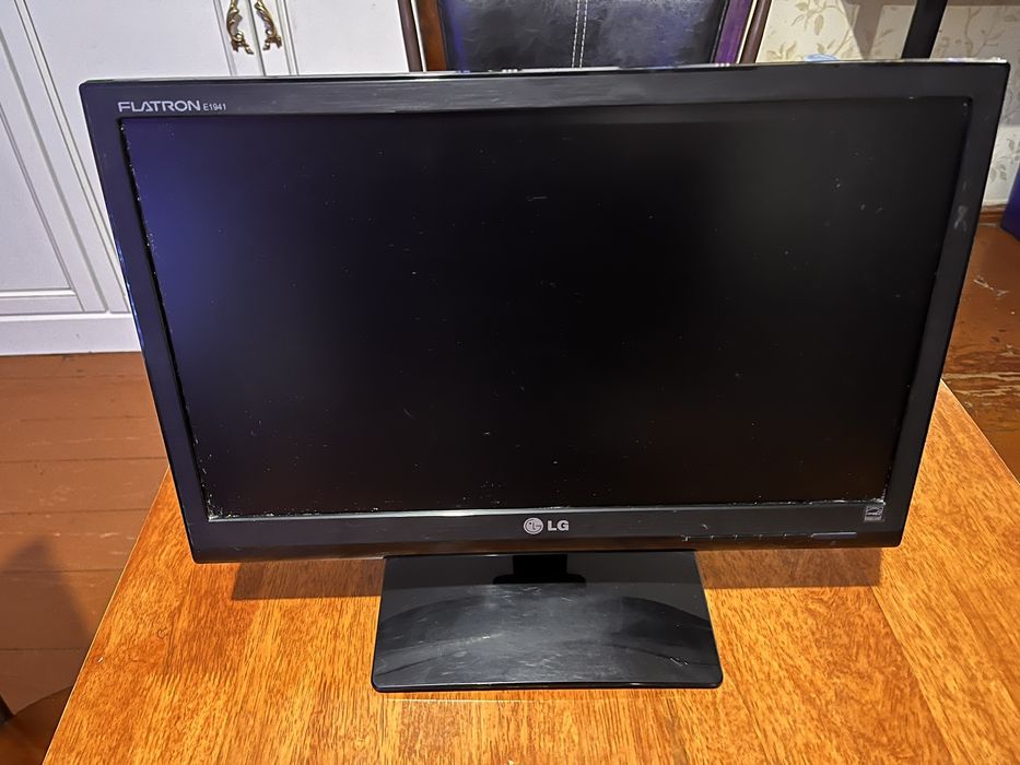 Монитор 19 LG, Samsung