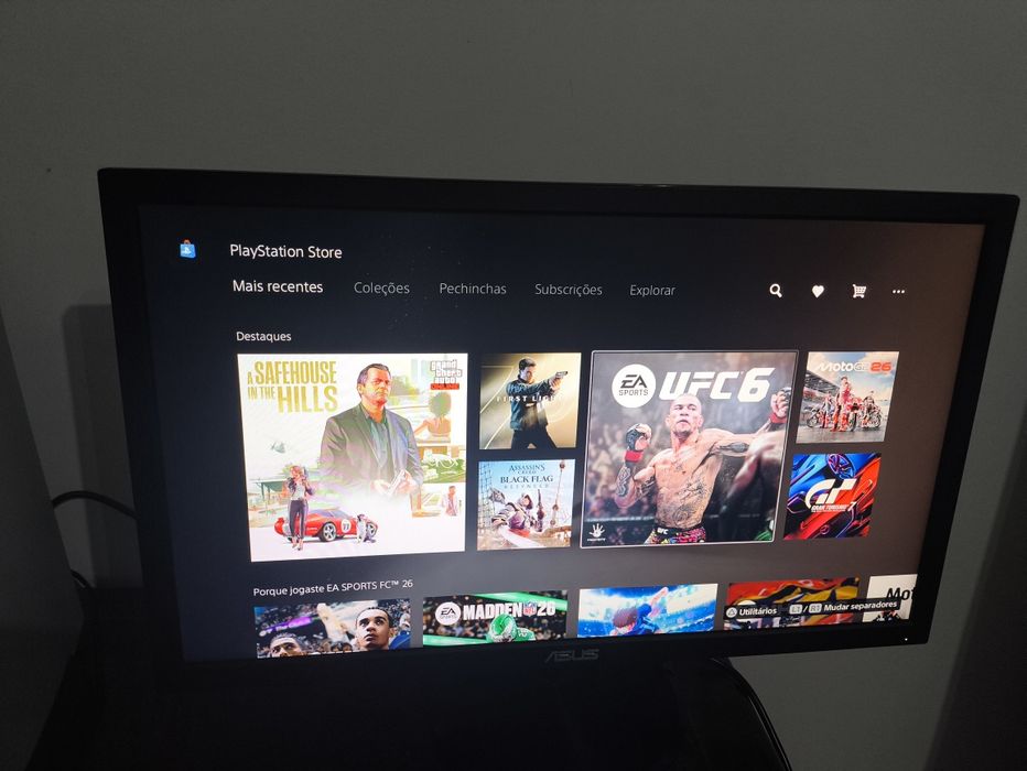 Playstation 5 com comando e cabos