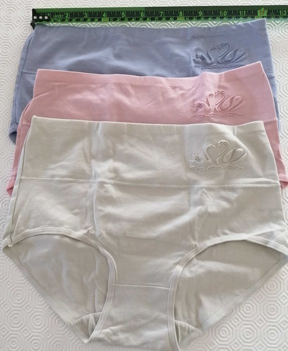 Cuecas senhora, NOVAS, tam M, "Cisnes", o lote todo por 5€