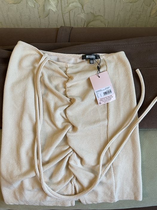 Спідниця бежевого кольору