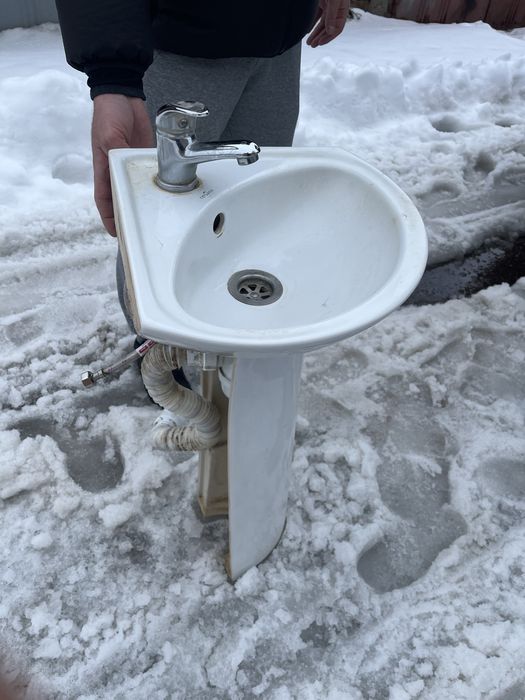 Продам керамічний рукомийник угловий