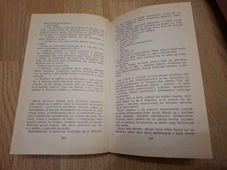 Przyłbice i kaptury - Kazimierz Korkozowicz książka