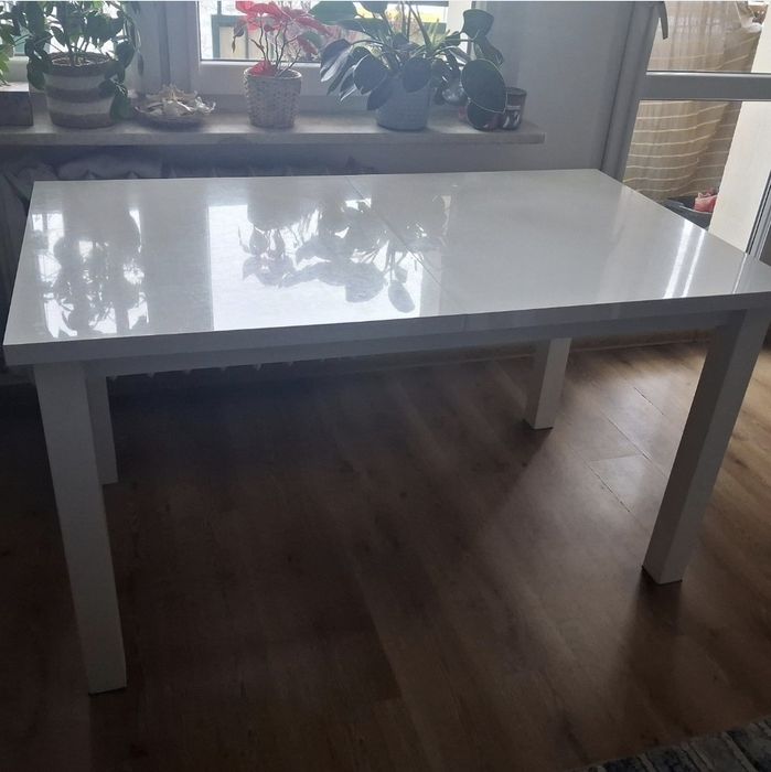 Stół rozkladany 80x140 plus krzesla