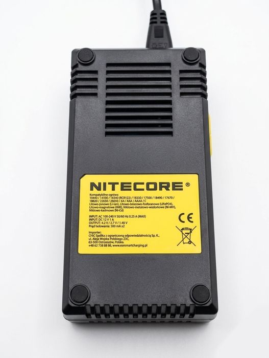 Умная зарядка Nitecore D2 Digicharger