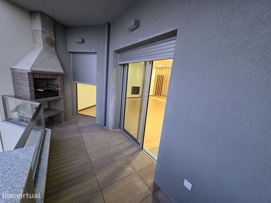 Vende-se T3 semi-novo com 1 ano de uso centro de Oliveira de Azeméis