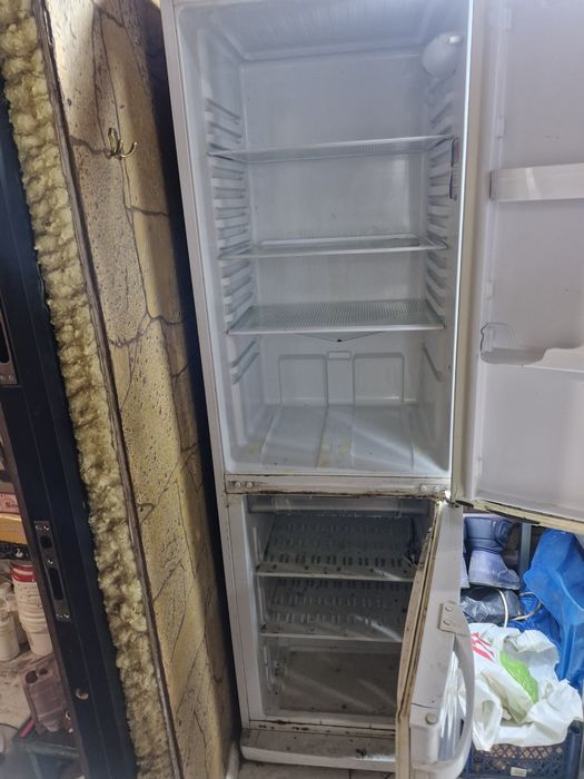 Холодильник двохкамерний.