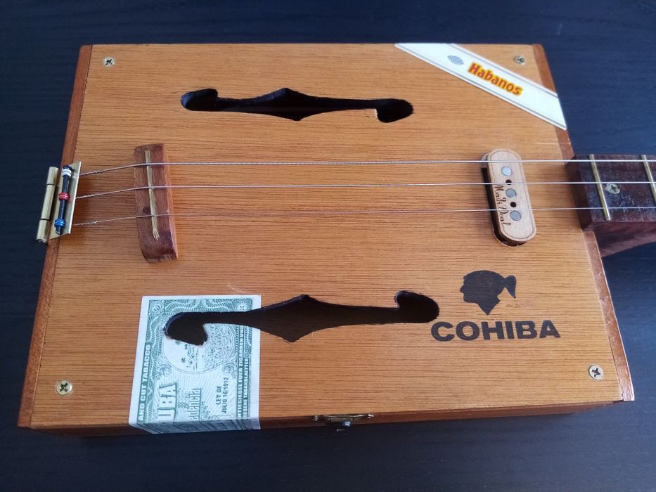 Cigar box guitar