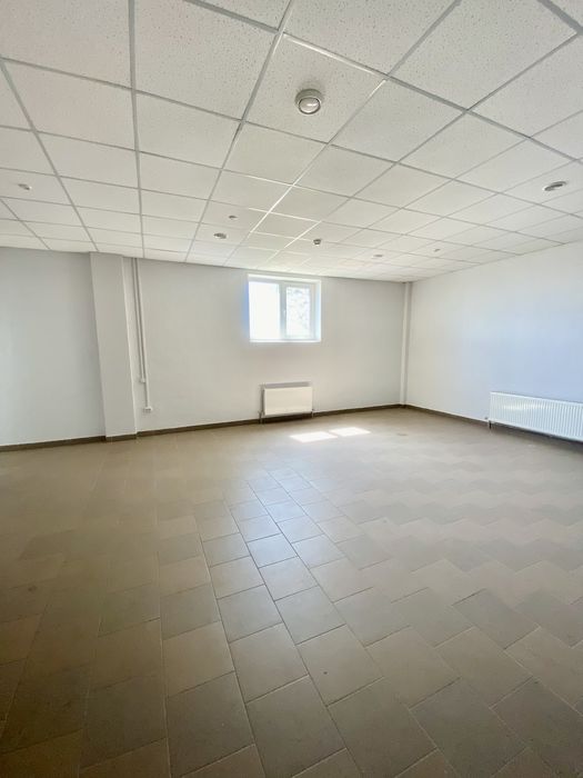 Продаж комерційного приміщення. Бізнес центр. Земельна ділянка