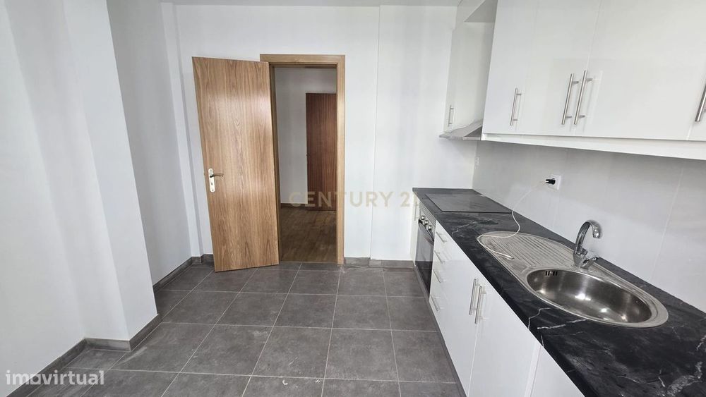 Apartamento T4 para Arrendamento – Bairro do Liceu, Setúbal Totalmente