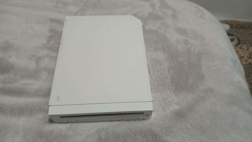 Nintendo wii comandos e tudo o resto 40 se quiserer mais fotos mando