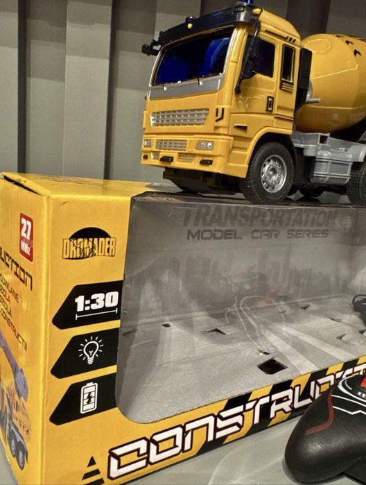 Машинка на пульті нова з коробкою