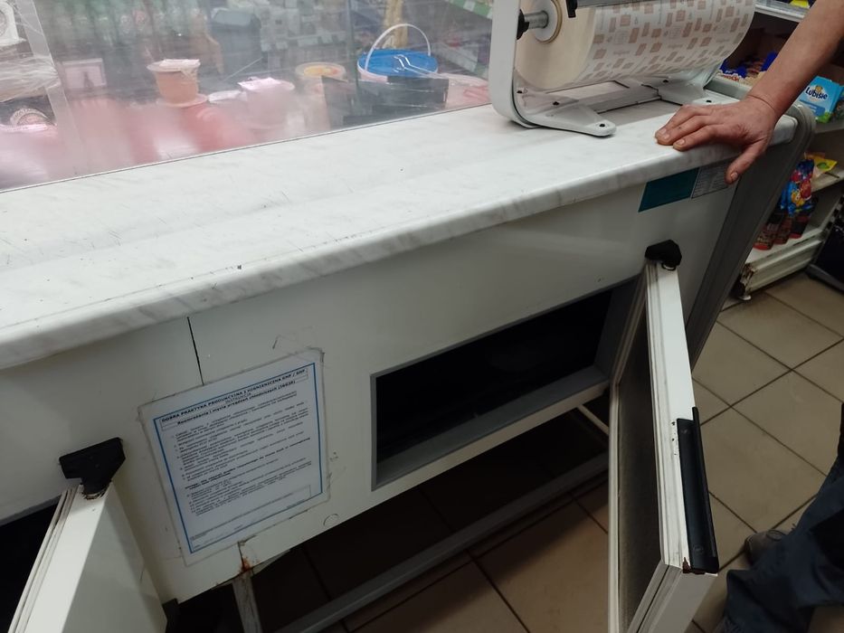 Lada chłodniczą CEBEA dł. 250cm szer 110cm wędlin serów nabiałregał wi