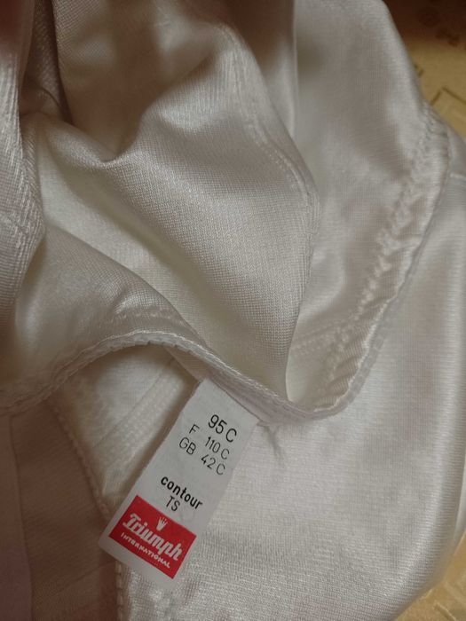 (95C) (42/XL) Triumph/ Ekskluzywne Body modelujące z Londynu