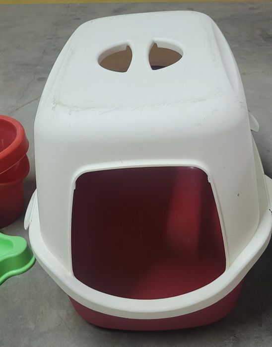 Caixa de areia + de transporte + arranhador para gato