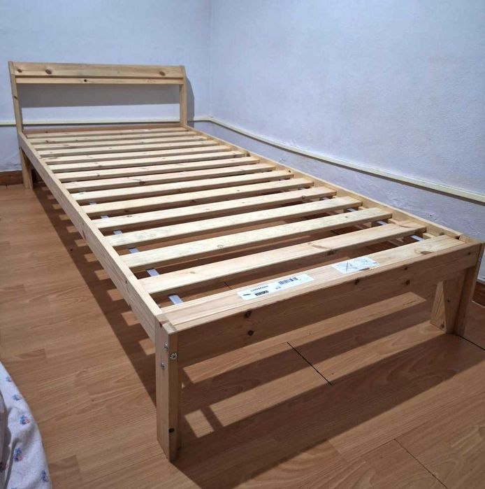 estrutura de cama, pinho 90x200 + estrado de ripas, pinho