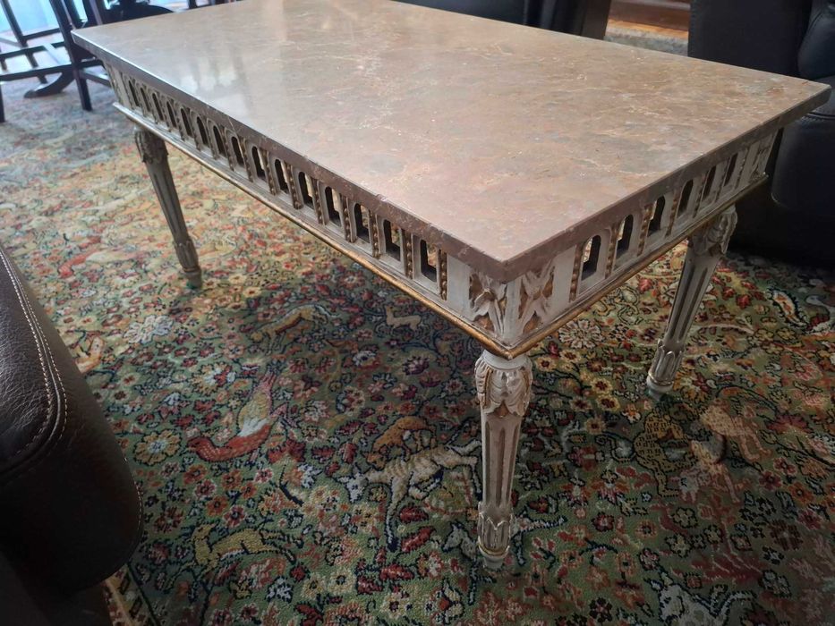 Móveis de Sala: Mesa e Cadeiras / Estante / Mesa TV / Mesa de apoio / Mesa de Centro
