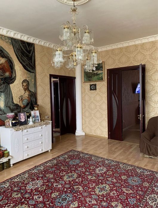 Продам квартру 4-х комнат Васильков