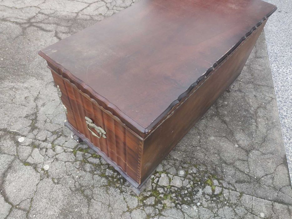 Baú de madeira antigo