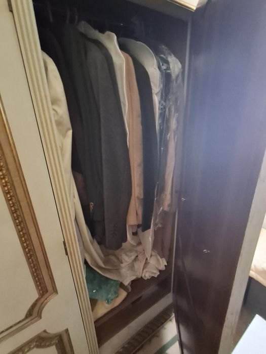 Enorme guarda vestidos madeira maciça lacado com extra roupeiro