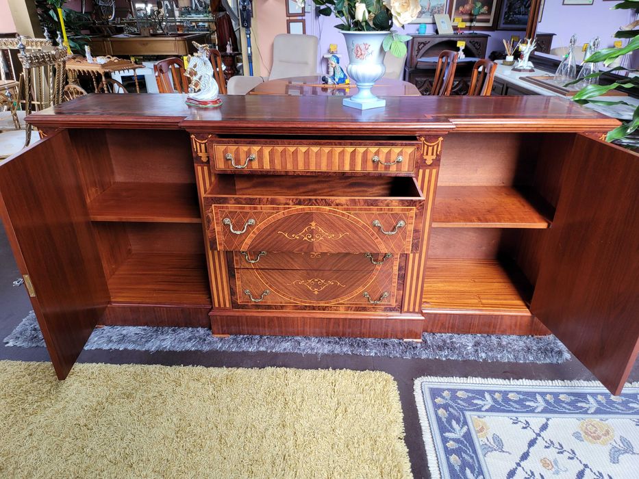 Excelente aparador em madeira maciça - óptimo estado geral