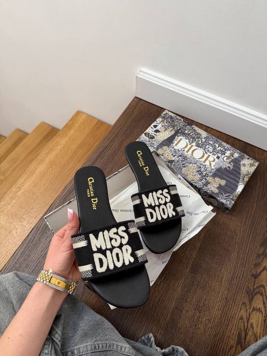 Шльопки Dior різні моделі