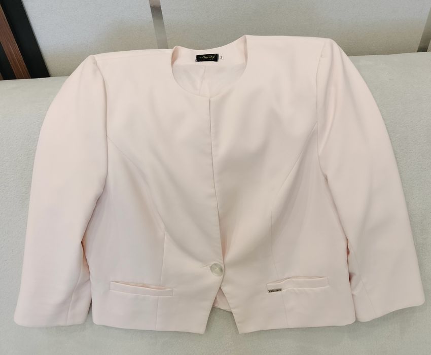 Używana elegancka marynarka w kolorze jasnego różu
