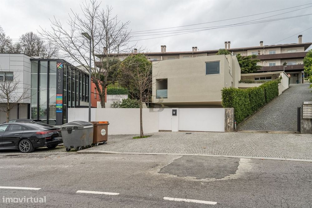 Moradia T4 Venda em Oliveira, São Paio e São Sebastião,Guimarães